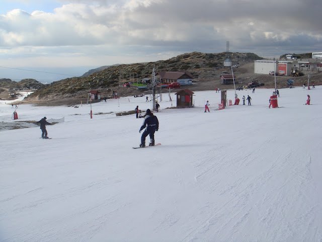 ines silva tavares snowboarding in serra da estrela portugal in 2012